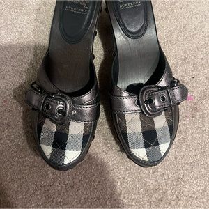 Beautiful Women’s preworn Burberry Clogs/Mules in Great Condition